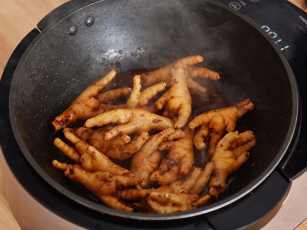Spicy Braised Chicken Feet