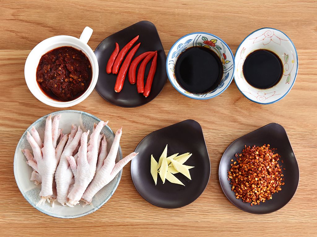 Spicy Braised Chicken Feet