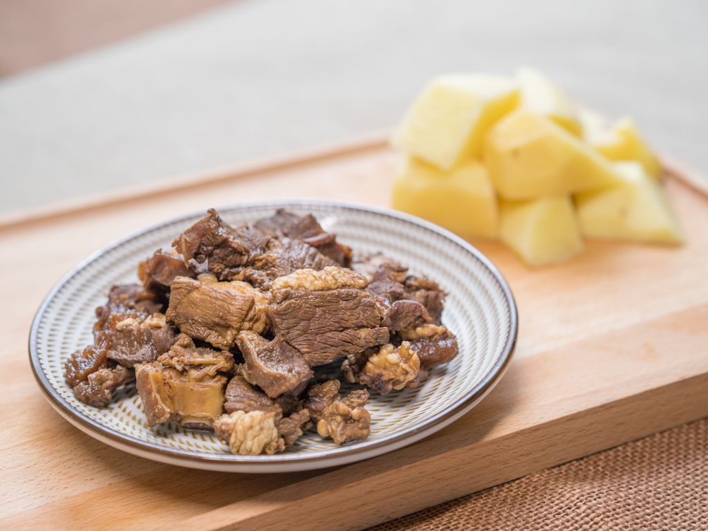 Braised Beef Brisket with Potatoes