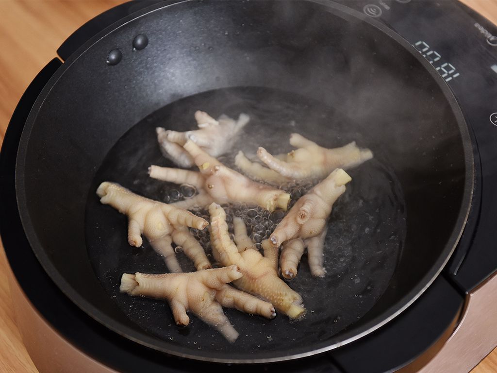 Spicy Braised Chicken Feet